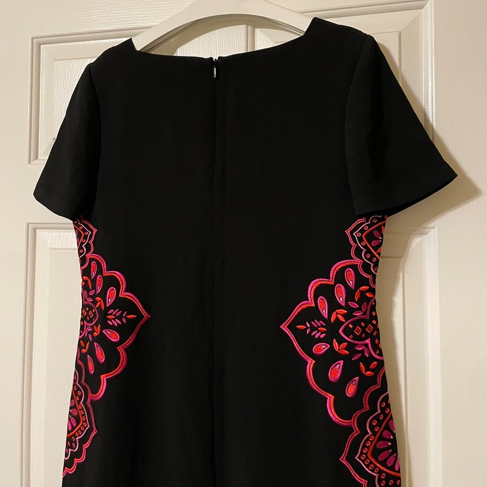 Trina Turk Floral Embroidered Sheath Dress Size 12 - Picture 9 of 13